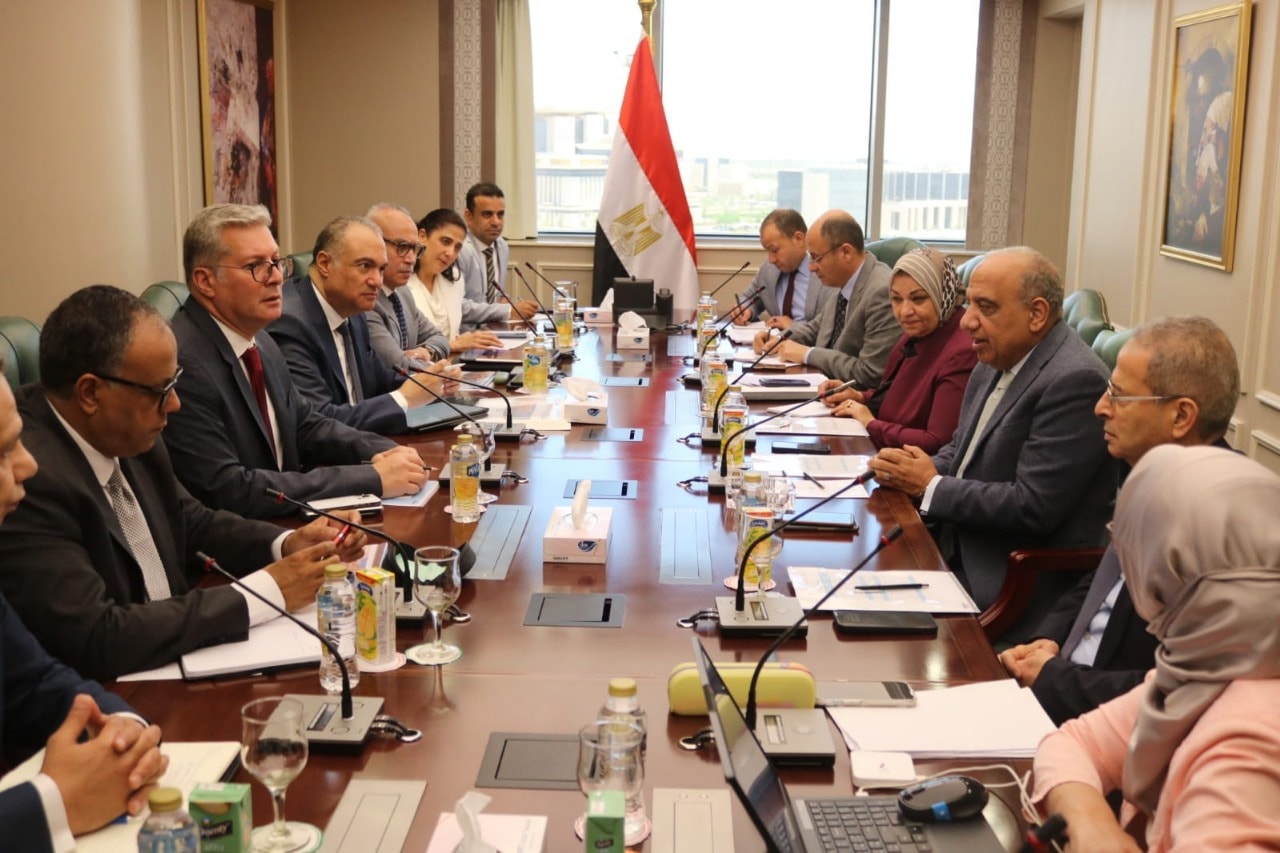 وزير الكهرباء في اجتماع مع وزير البترول