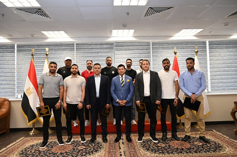 وزير الرياضة يستقبل بعثة الرياضيين العائدين من ليبيا