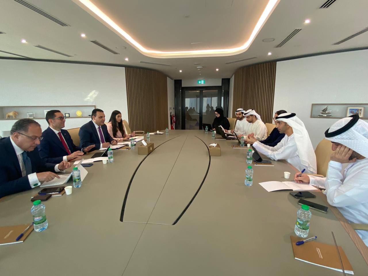 وزير الاستثمار يلتقي وزير الدولة الإماراتي للتجارة الخارجية