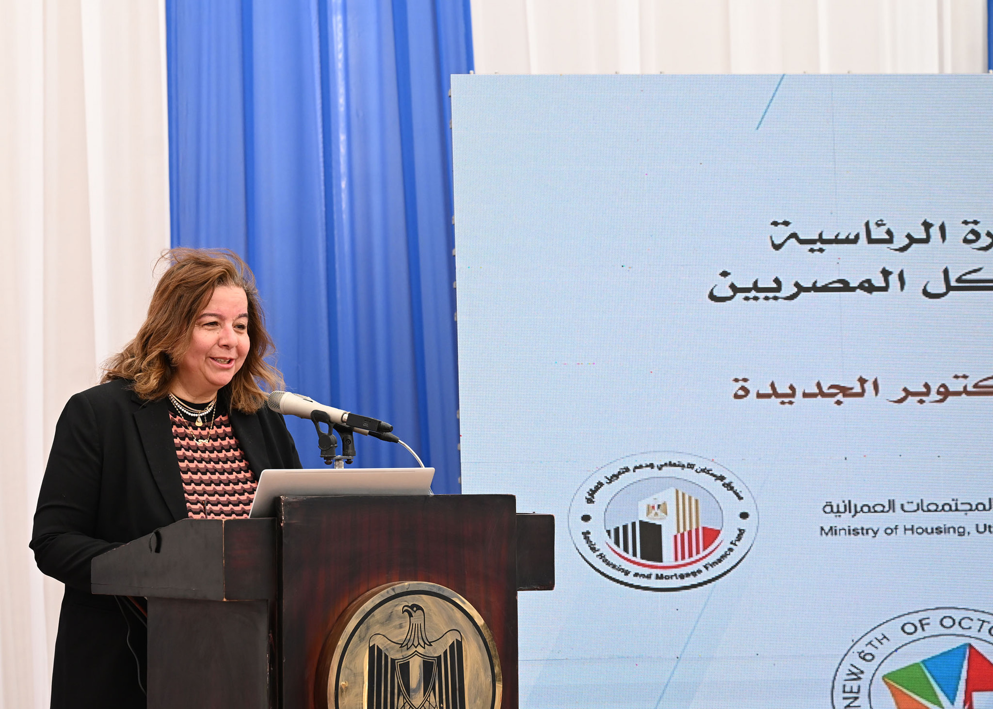 رئيس الوزراء يسلم عددا من عقود وحدات سكن لكل المصريين