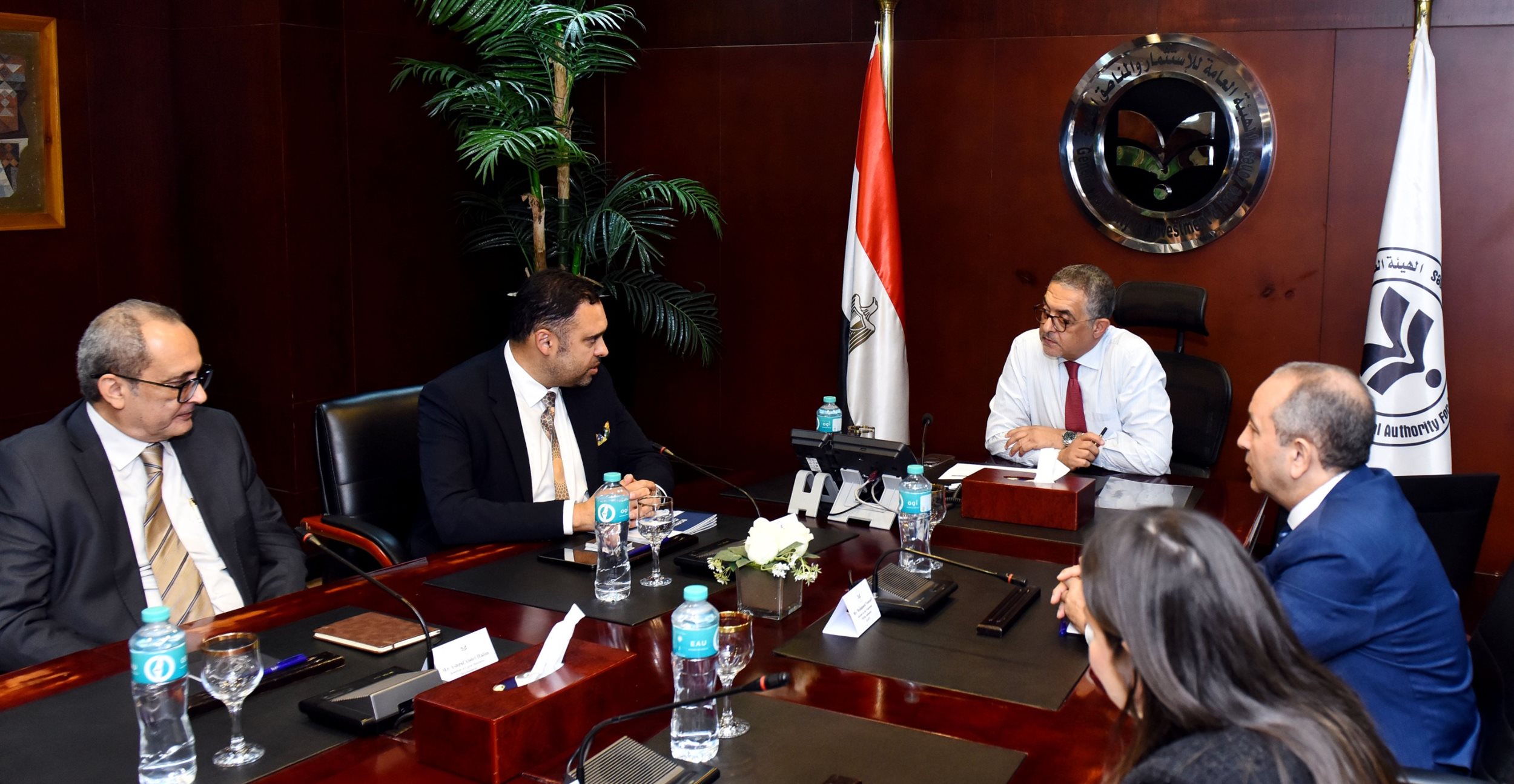 حسام هيبة يجتمع مع وفد شركة بورنا الكندية