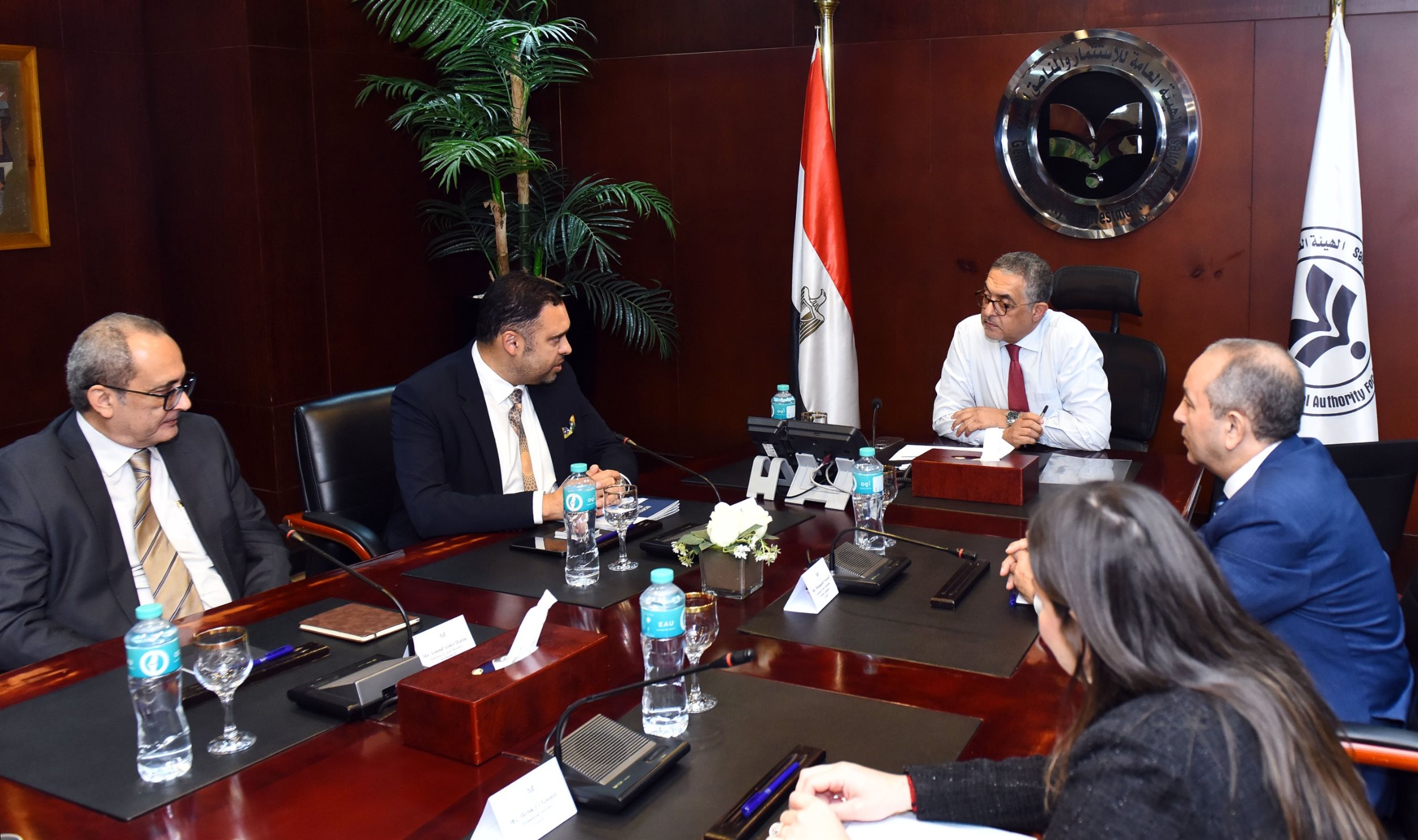 حسام هيبة يجتمع مع وفد شركة بورنا الكندية