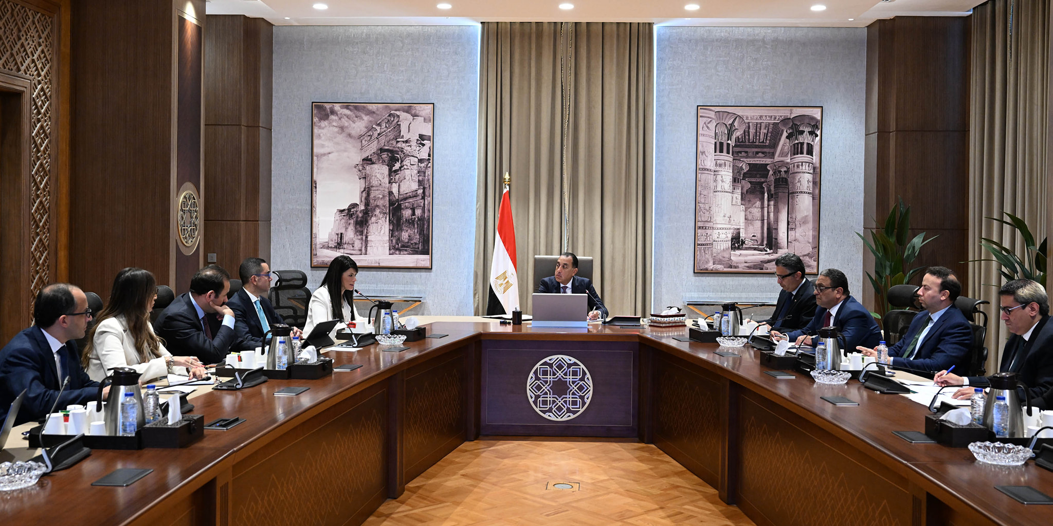 رئيس الوزراء يتابع موقف توافُر السلع الاستراتيجية