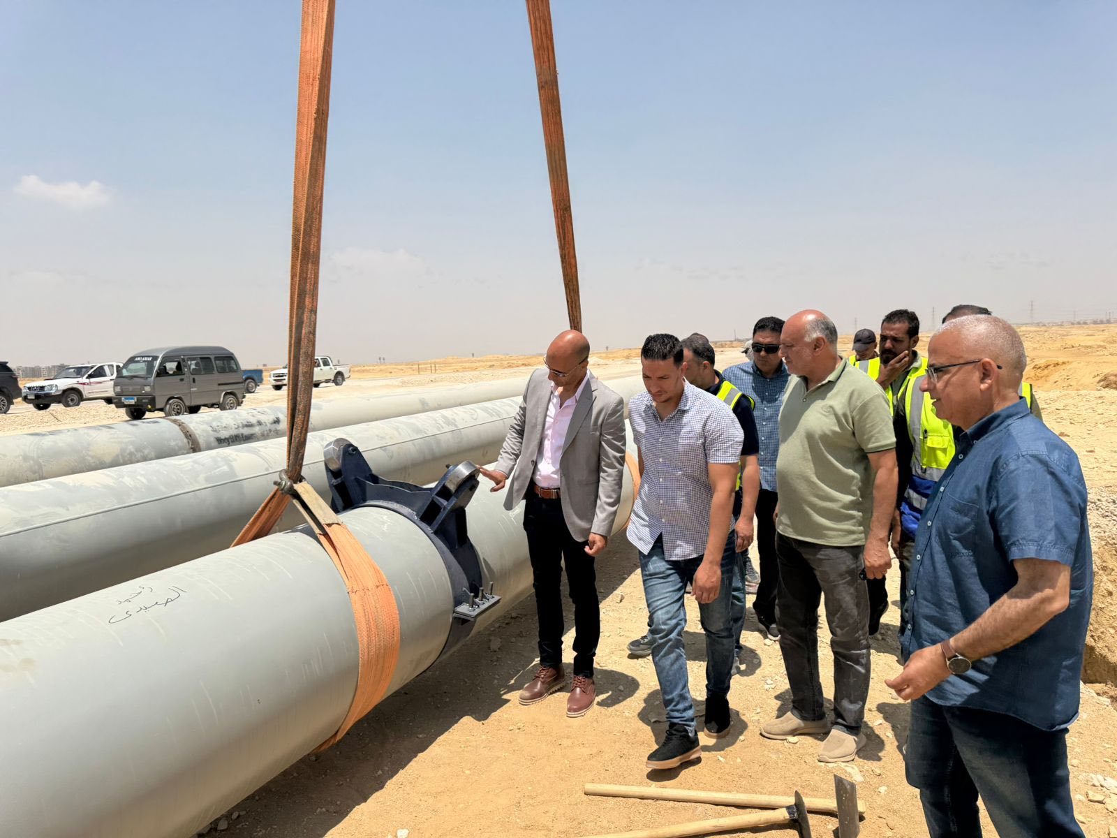 وزير الإسكان يتابع مشروعات الطرق بمدينة القاهرة الجديدة