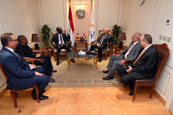 الوزير يستقبل وزير البنية التحتية وفك العزلة وصيانة الطرق بجمهورية تشاد