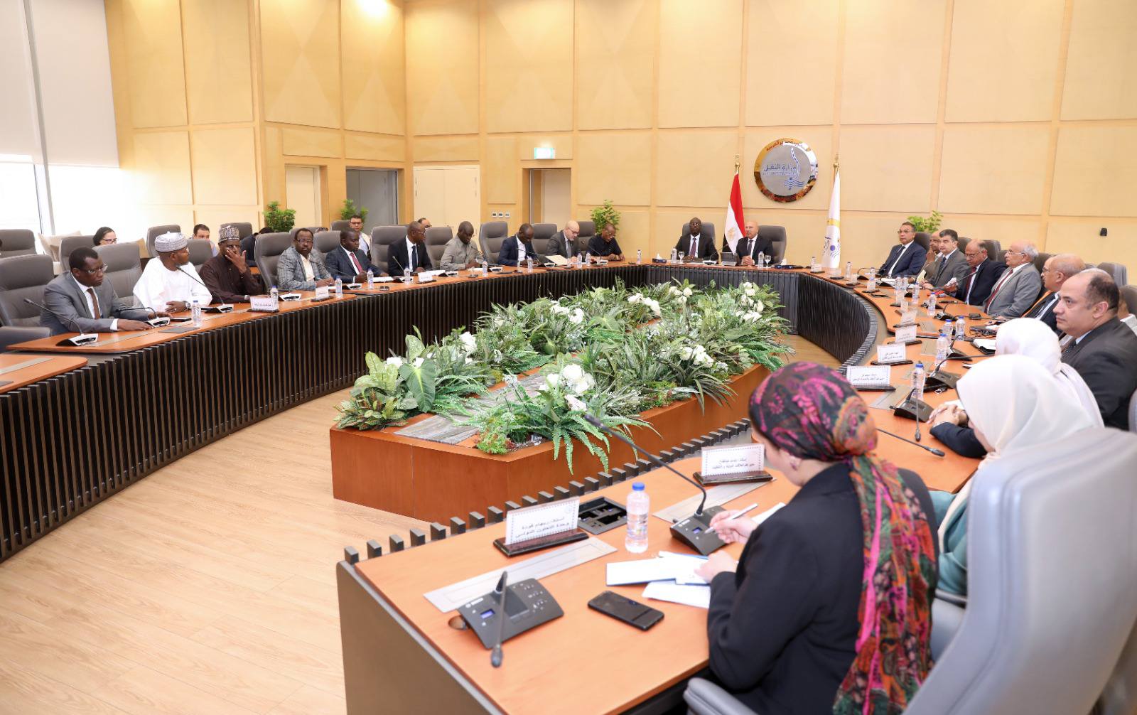 الوزير يستقبل وزير البنية التحتية وفك العزلة وصيانة الطرق بجمهورية تشاد