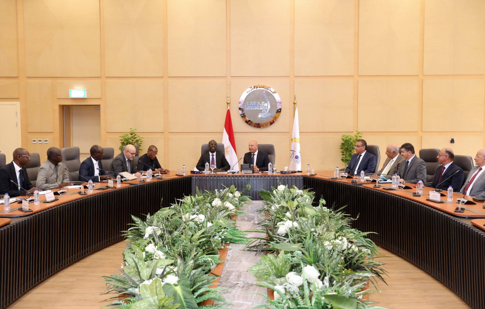 الوزير يستقبل وزير البنية التحتية وفك العزلة وصيانة الطرق بجمهورية تشاد