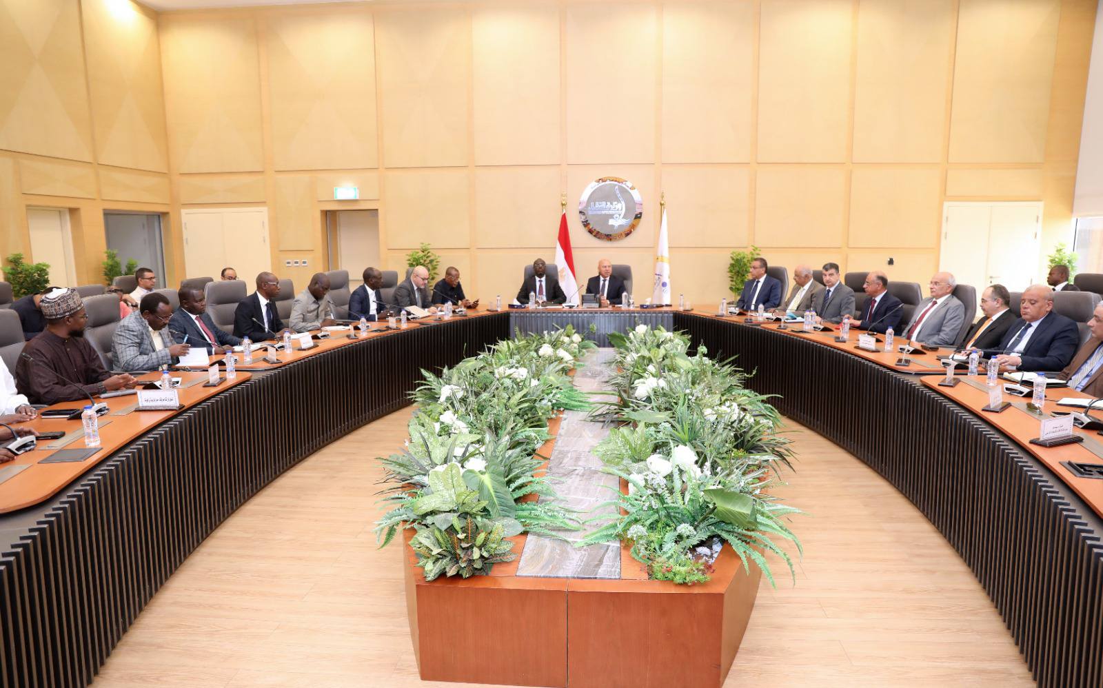 الوزير يستقبل وزير البنية التحتية وفك العزلة وصيانة الطرق بجمهورية تشاد