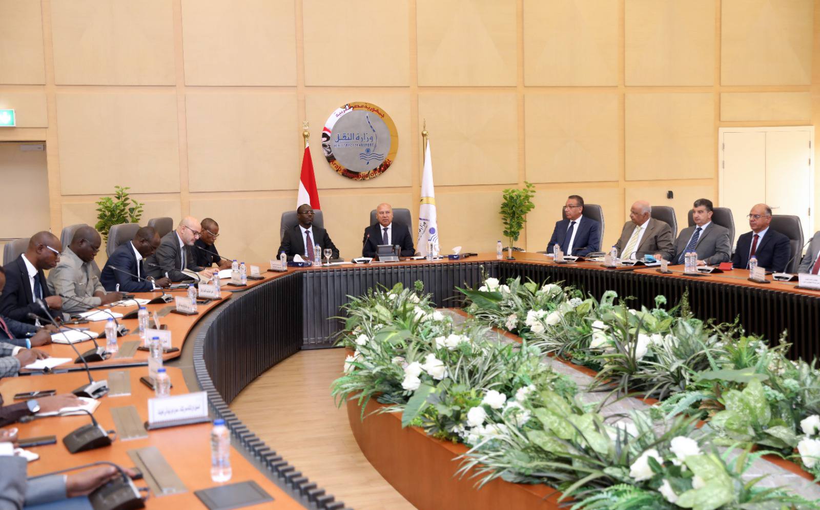 الوزير يستقبل وزير البنية التحتية وفك العزلة وصيانة الطرق بجمهورية تشاد