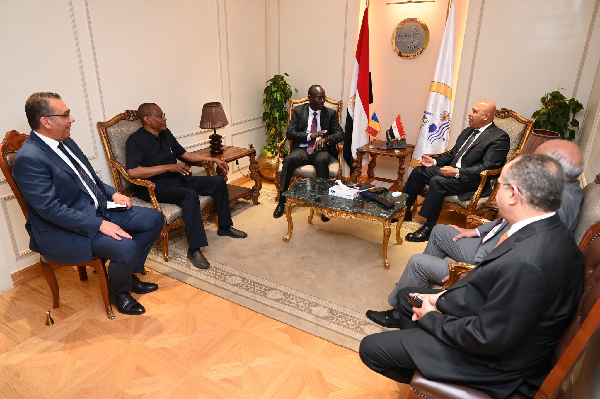 الوزير يستقبل وزير البنية التحتية وفك العزلة وصيانة الطرق بجمهورية تشاد
