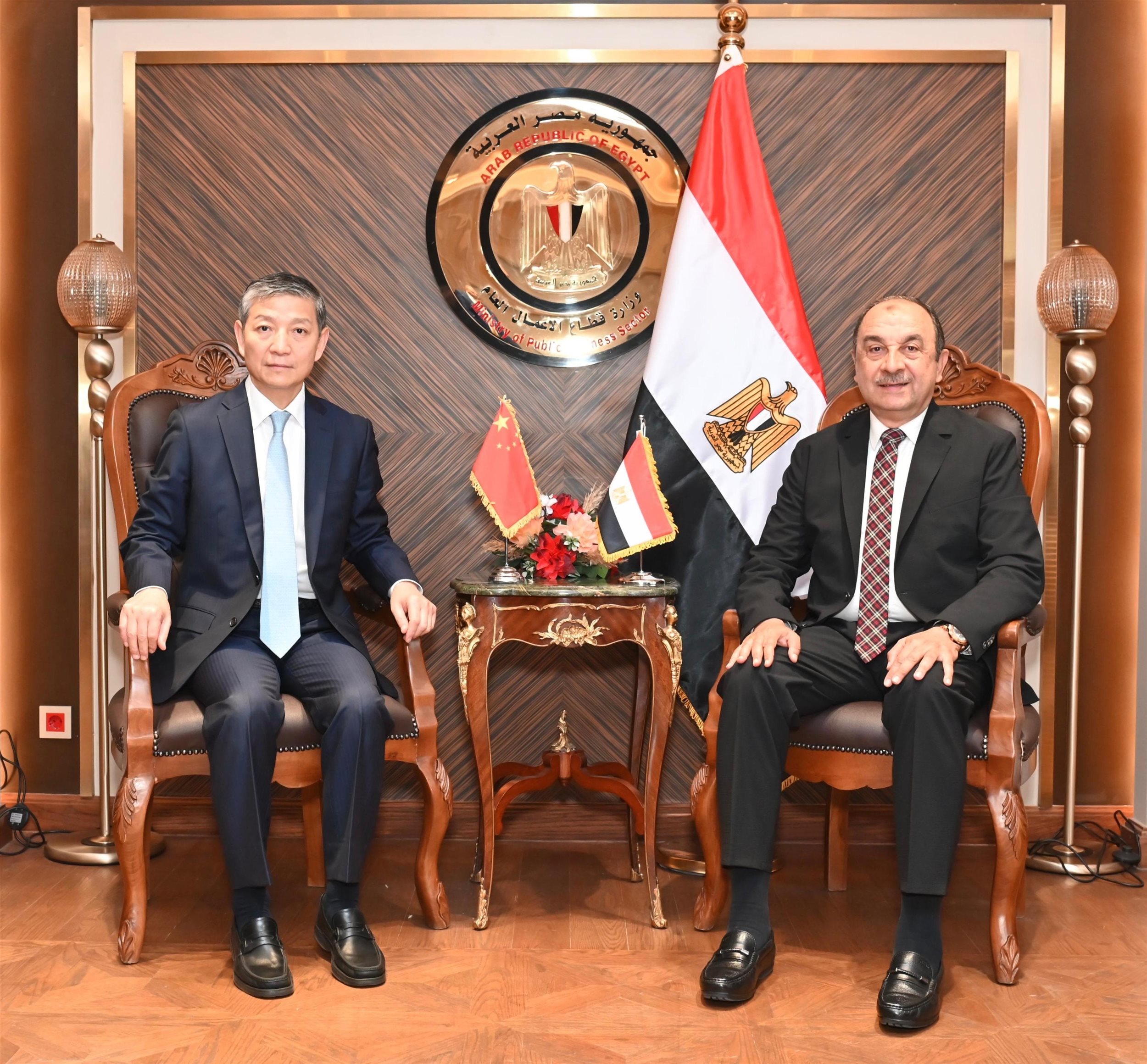وزير قطاع الأعمال العام يستقبل السفير الصيني بالقاهرة