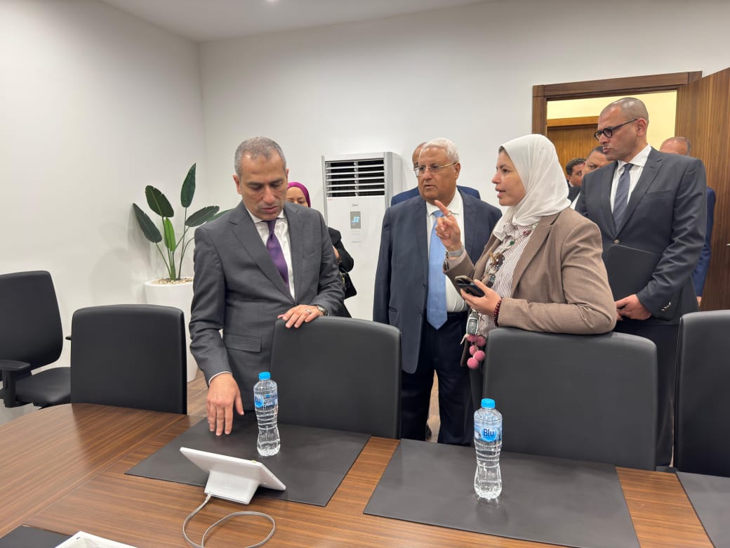 رئيس البنك الزراعي يتفقد مقر البنك بالعاصمة الإدارية
