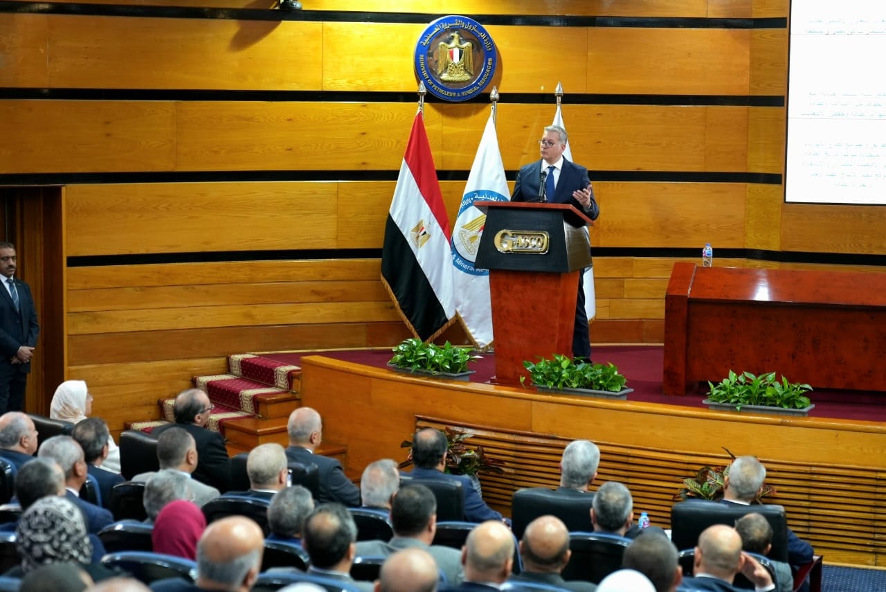 اجتماع وزير البترول مع رؤساء شركات القطاع