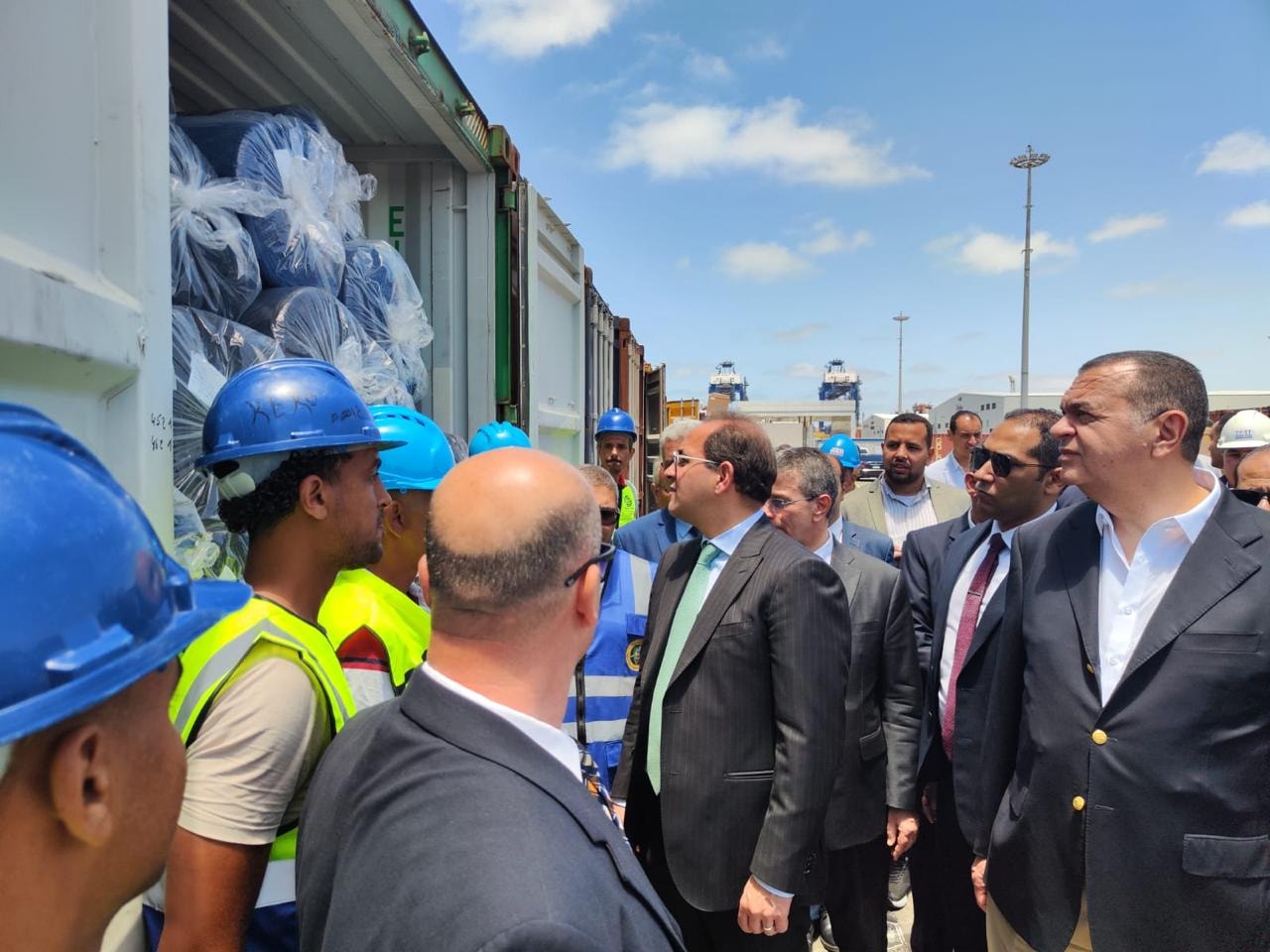وزير المالية فى جولة ميدانية بميناءي الدخيلة والإسكندرية
