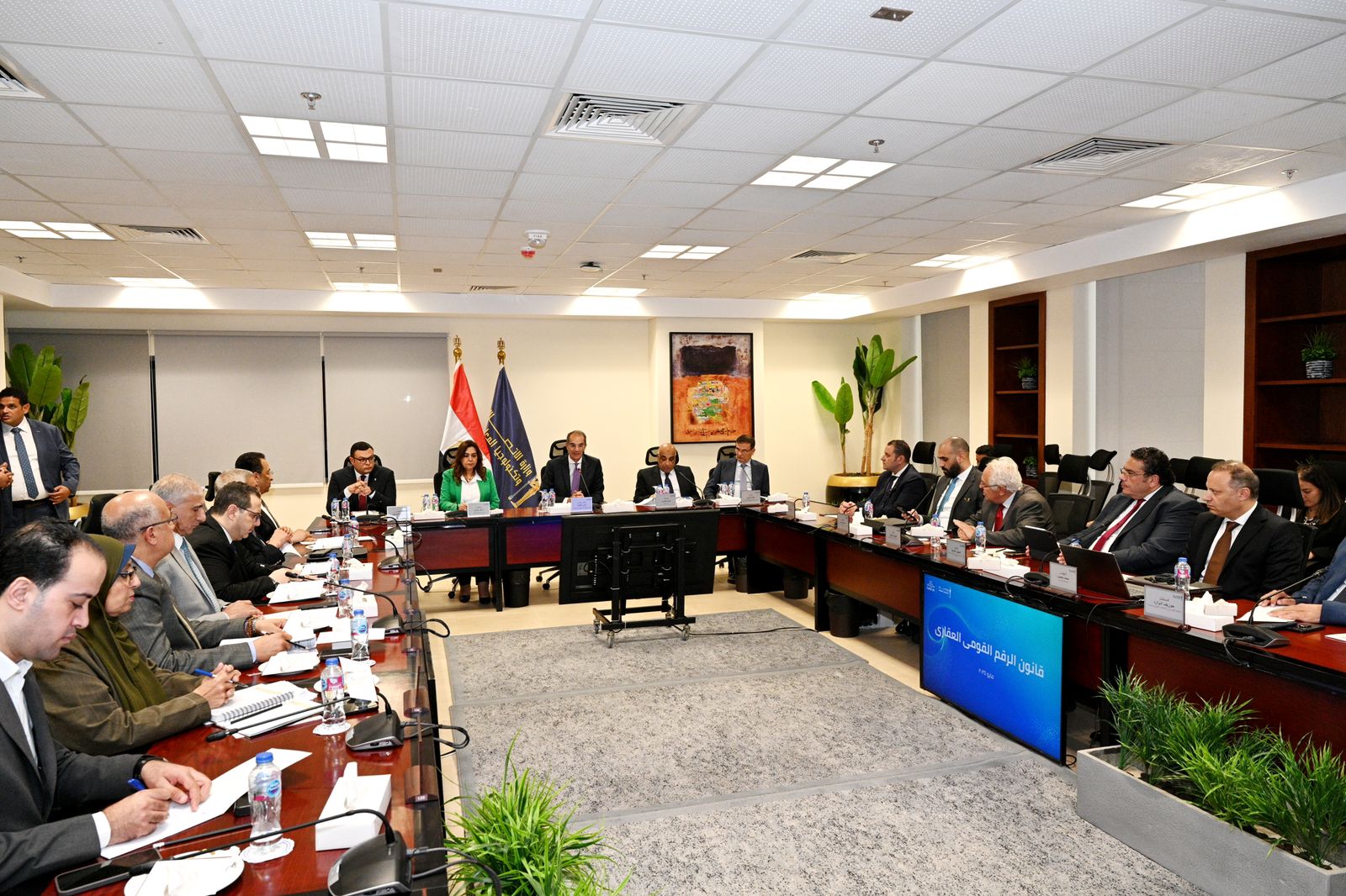 عمرو طلعت يتابع الموقف الحالى لمنظومة الرقم القومى العقارى