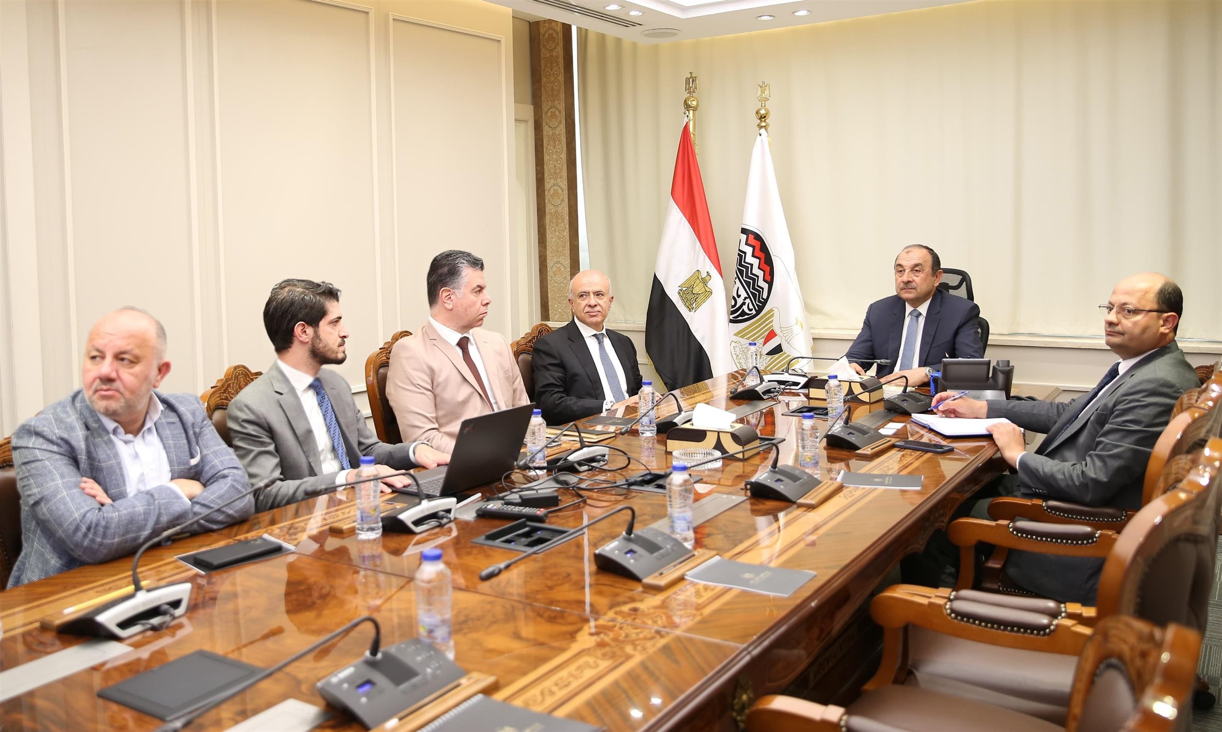 وزير قطاع الأعمال يلتقي وفدًا من باور إنترناشيونال القابضة