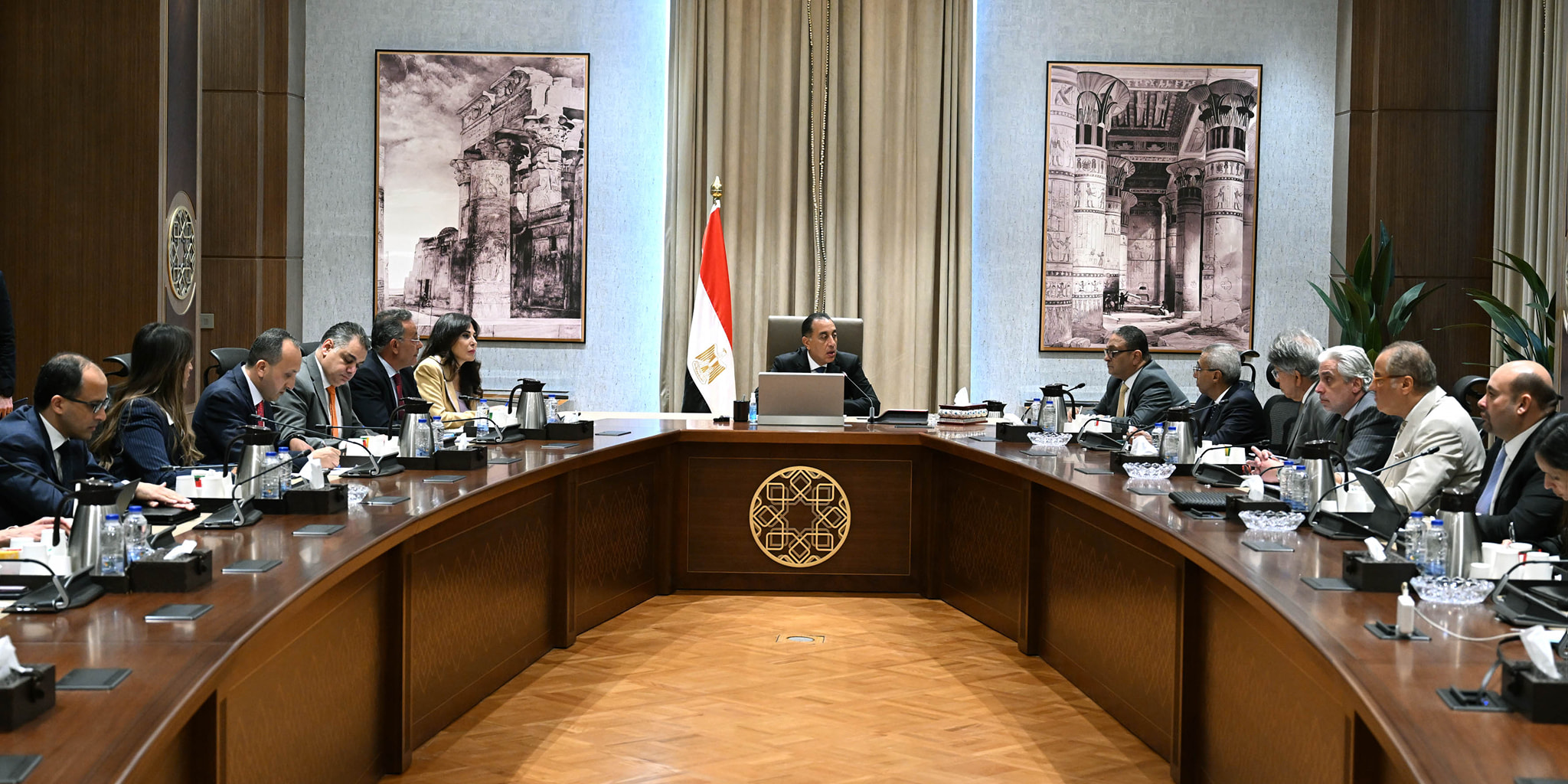 رئيس الوزراء يتابع ترتيبات احتفالية افتتاح المتحف المصري