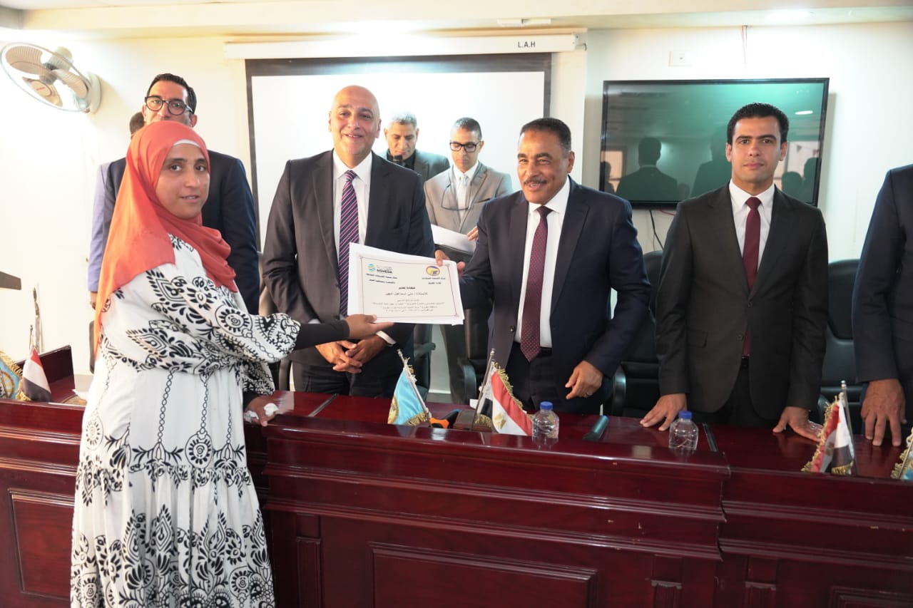 جهاز تنمية المشروعات يبحث دعم أصحاب المشروعات الصغيرة بمطروح