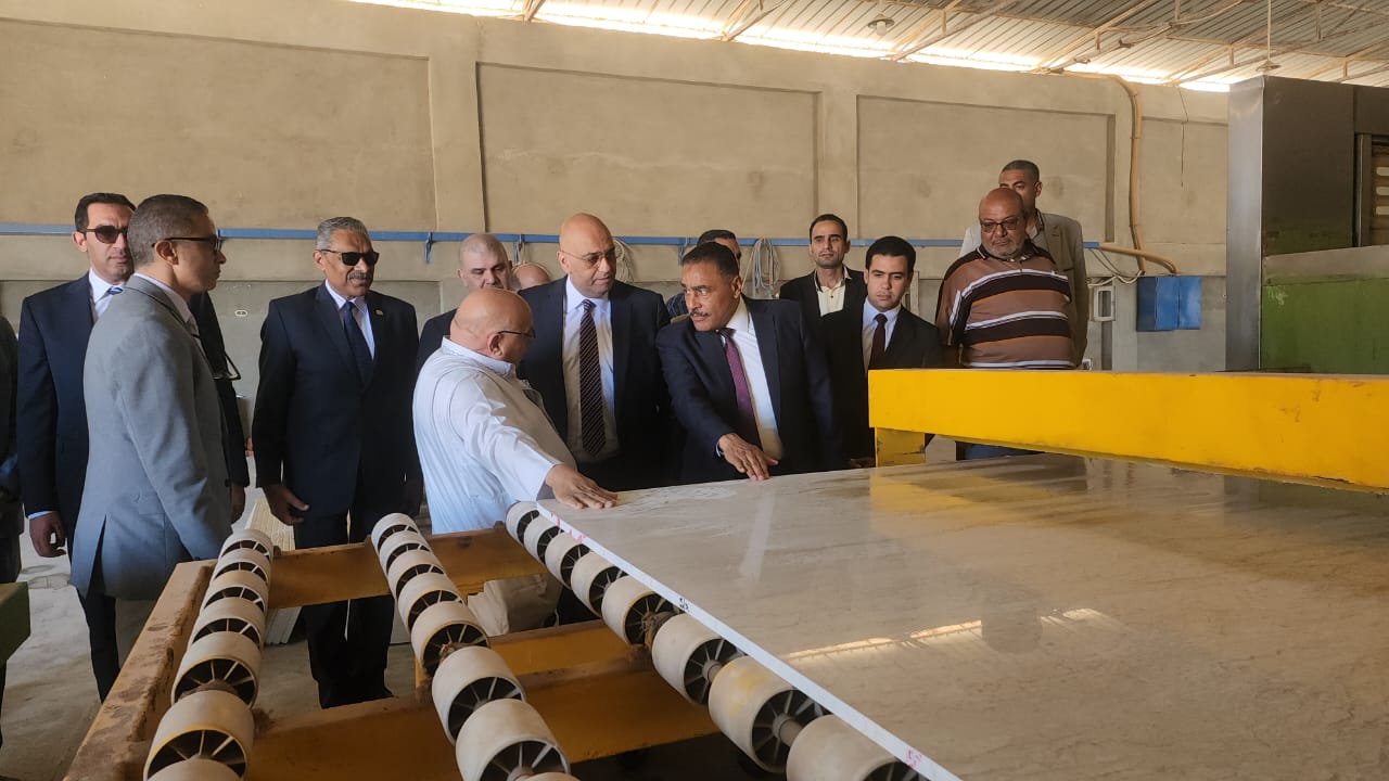 جهاز تنمية المشروعات يبحث دعم أصحاب المشروعات الصغيرة بمطروح