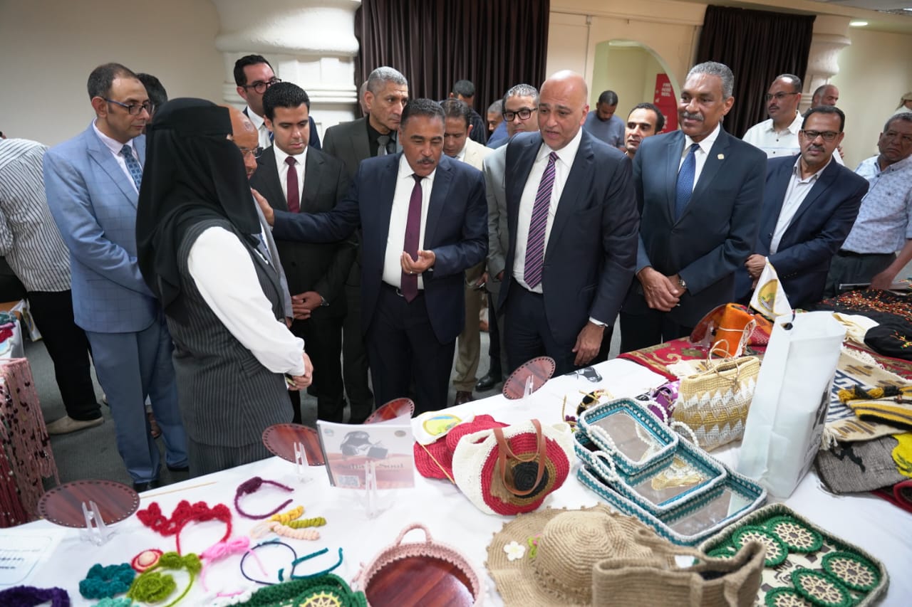 جهاز تنمية المشروعات يبحث دعم أصحاب المشروعات الصغيرة بمطروح