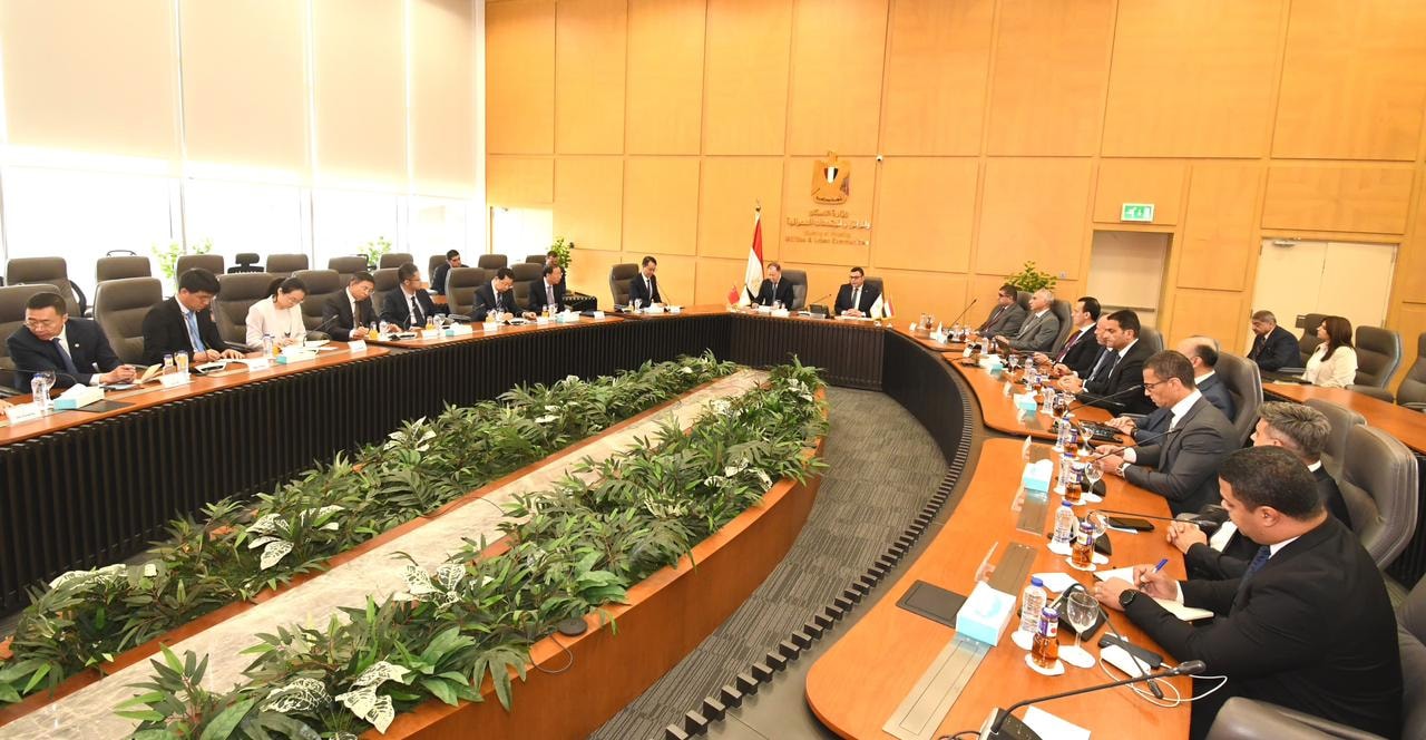 وزير الإسكان يستقبل نائب وزير الاسكان الصيني