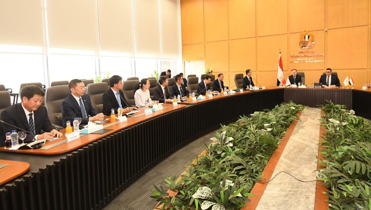 وزير الإسكان يستقبل نائب وزير الاسكان الصيني