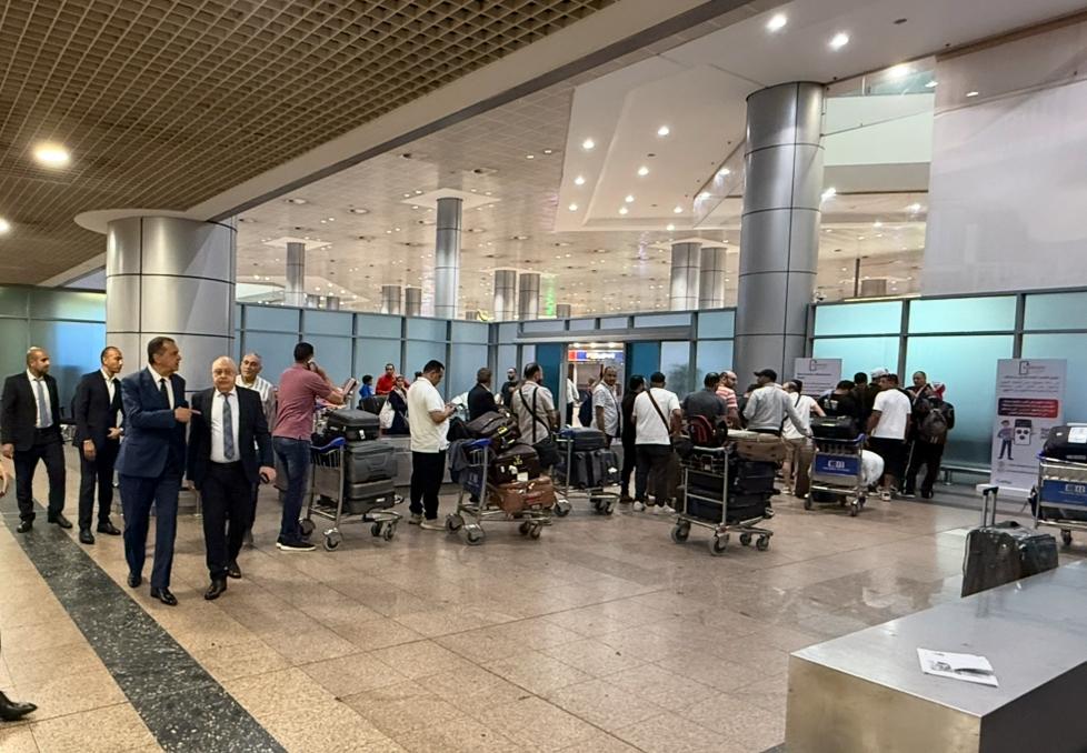 نائب وزير المالية ورئيس مصلحة الجمارك فى جولة بمطار القاهرة