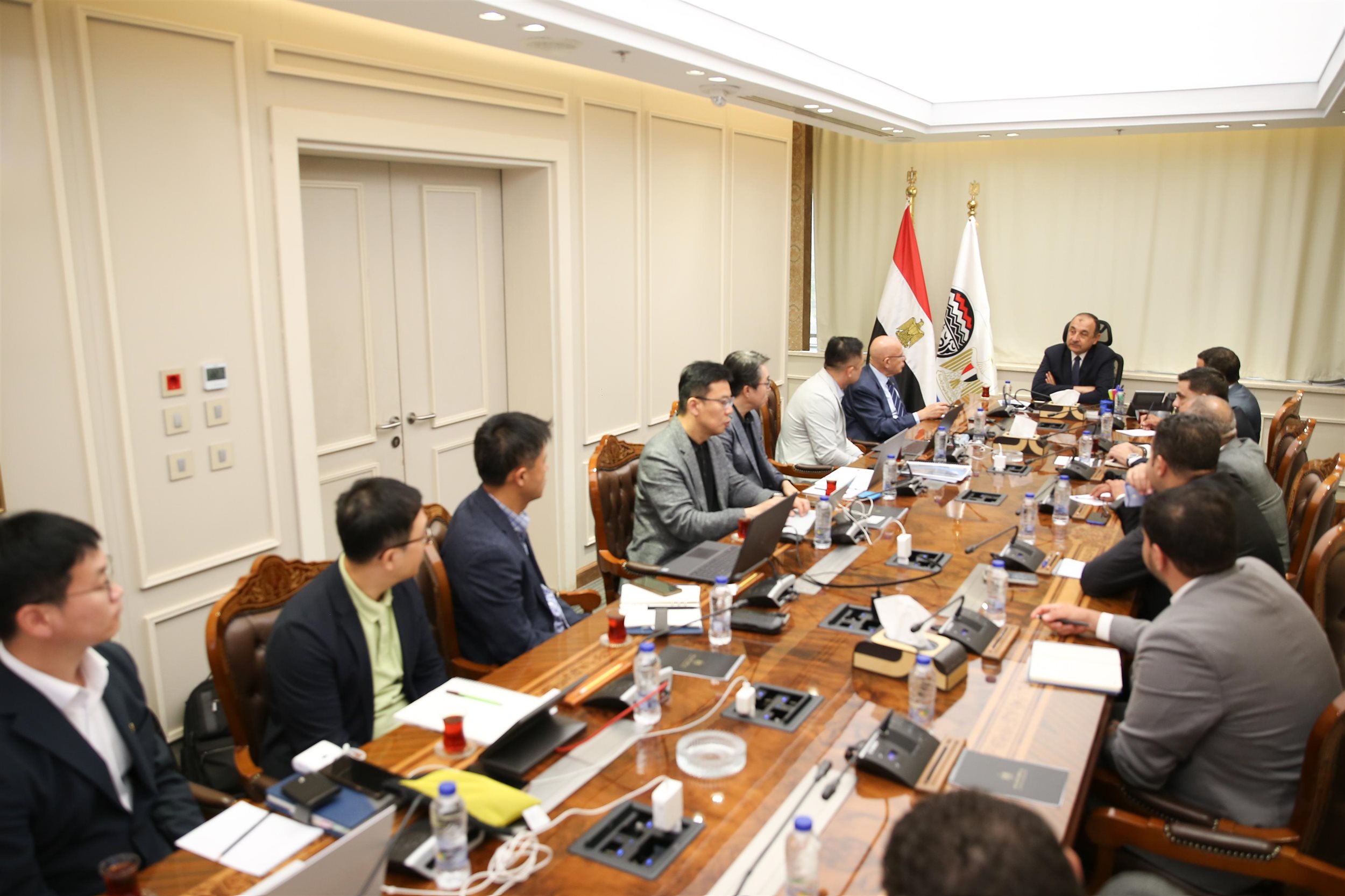 وزير قطاع الأعمال يلتقي وفد من Global SAE-A الكورية