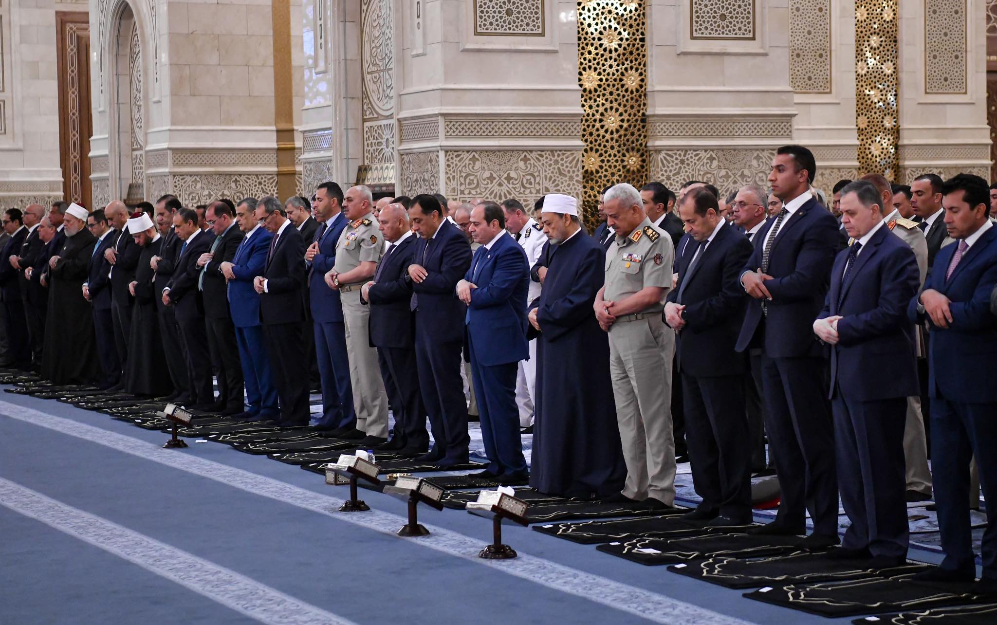 الرئيس السيسي يؤدي صلاة عيد الأضحى في مسجد مصر بالعاصمة الإدارية