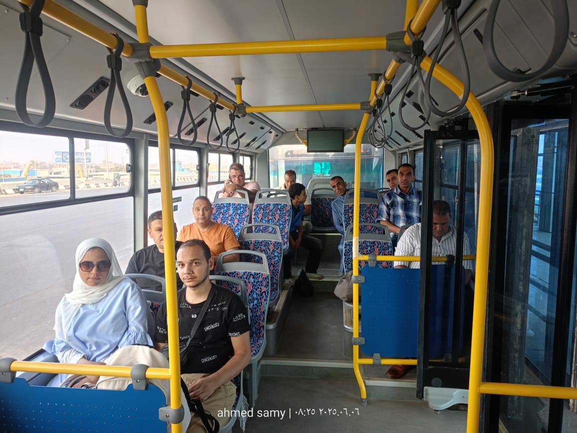 وزير الصناعة والنقل يتابع انتظام العمل بمرافق النقل والمواصلات