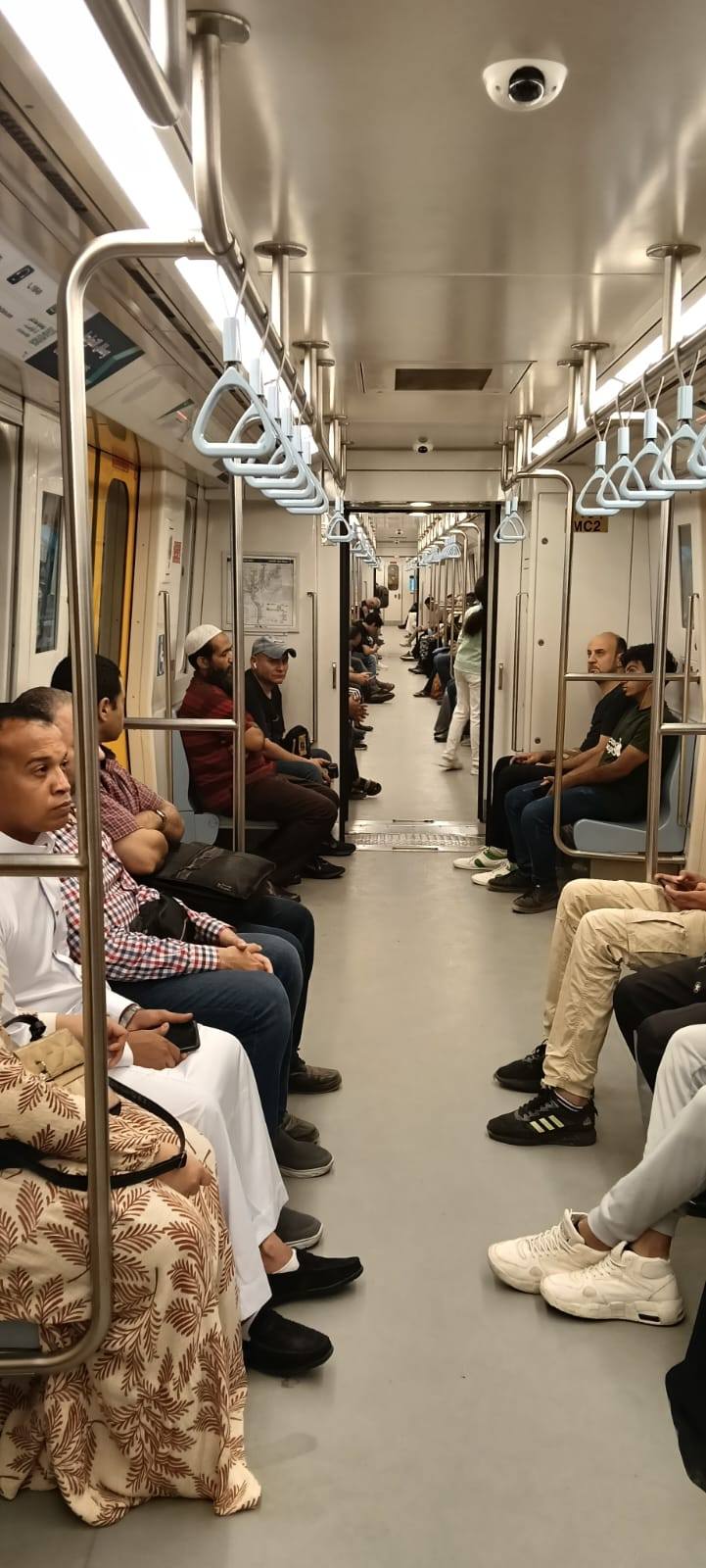 وزير الصناعة والنقل يتابع انتظام العمل بمرافق النقل والمواصلات
