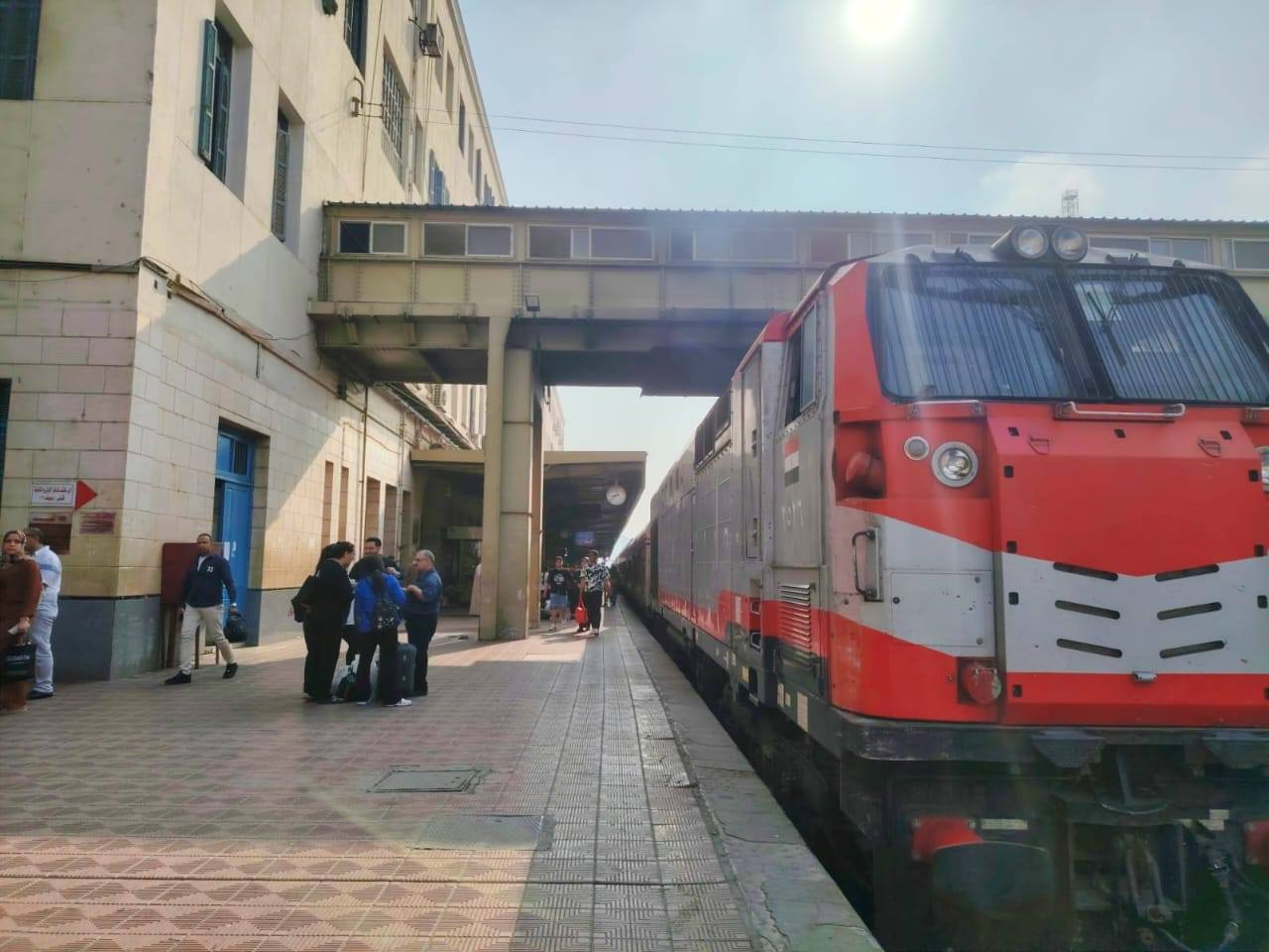 وزير الصناعة والنقل يتابع انتظام العمل بمرافق النقل والمواصلات