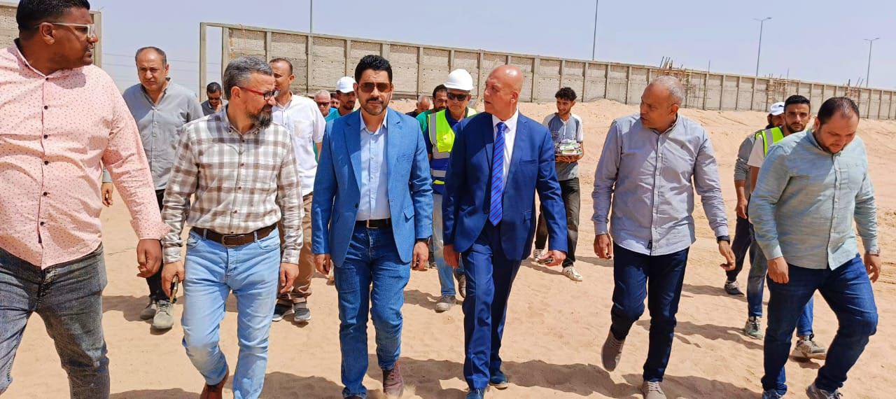 وزير الإسكان يتابع مشروعات المرافق الجاري تنفيذها بالعبور الجديدة