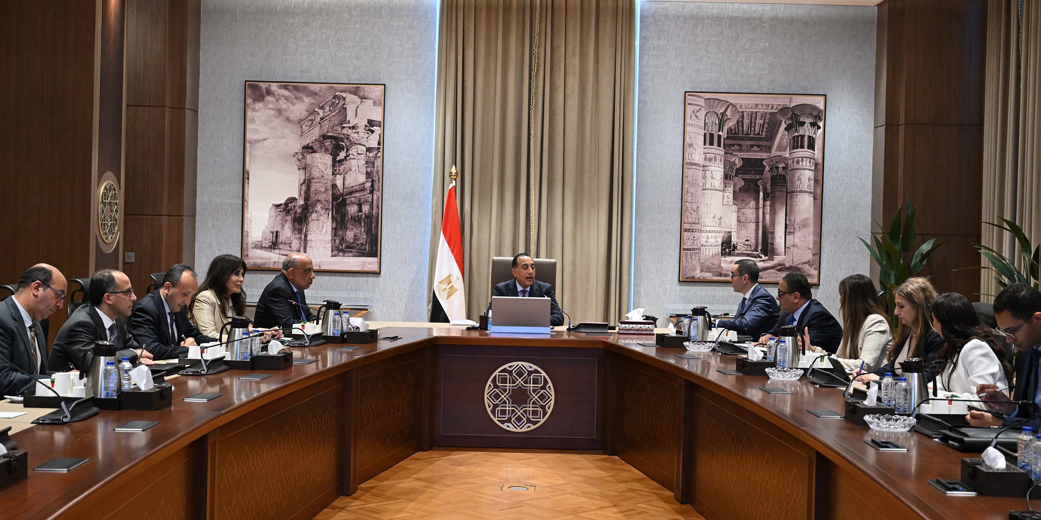 رئيس الوزراء يستعرض الفرص الاستثمارية في قطاع الكهرباء