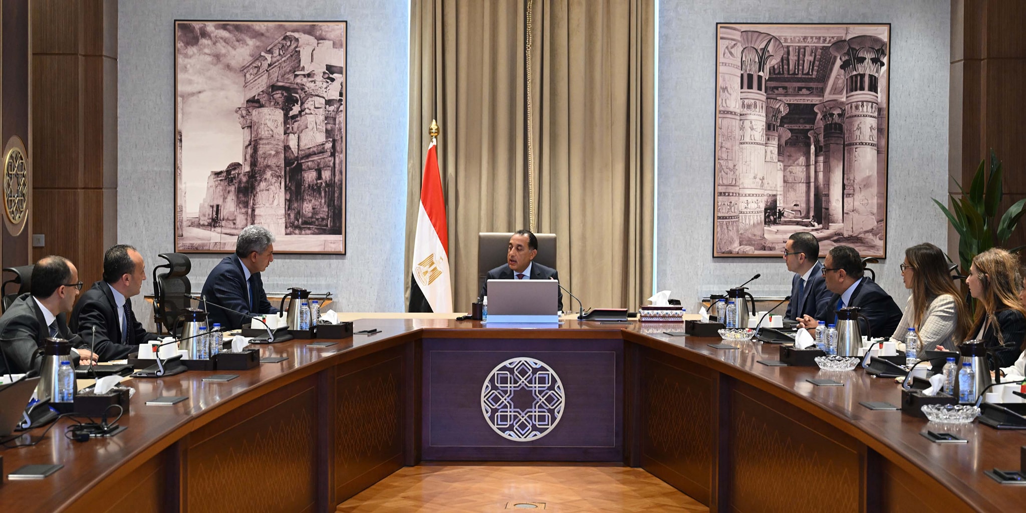رئيس الوزراء يستعرض الفرص الاستثمارية بقطاعي السياحة والآثار
