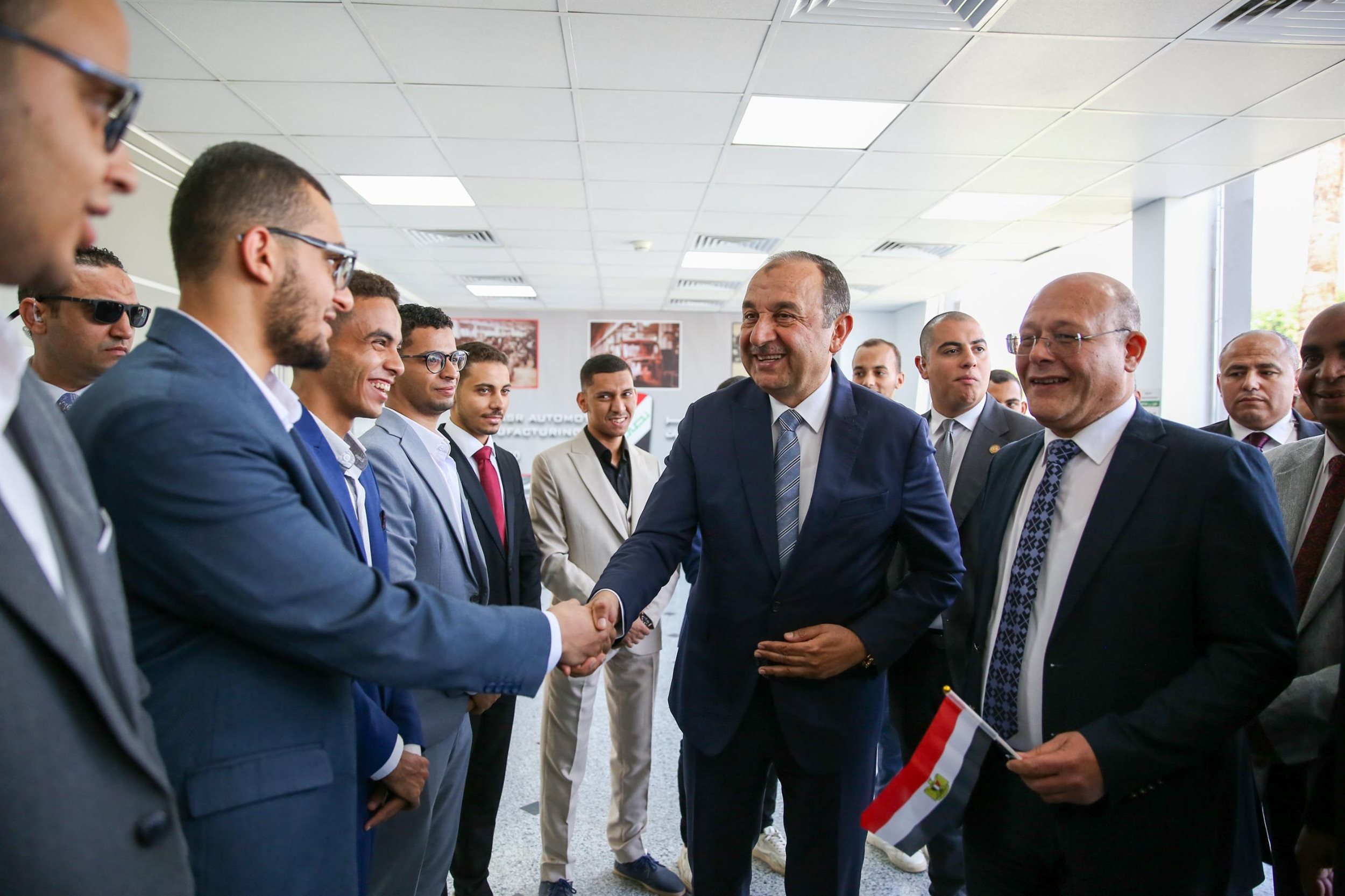 وزير قطاع الأعمال في زيارة ميدانية لشركة النصر للسيارات