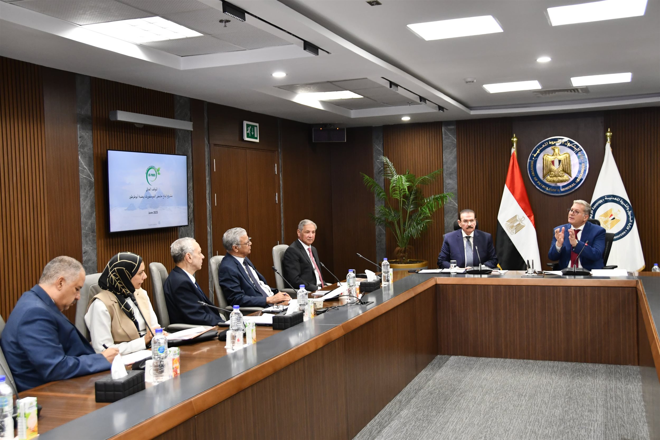 وزير البترول يجتمع مع مساهمي شركة أبوطرطور لحامض الفوسفوريك