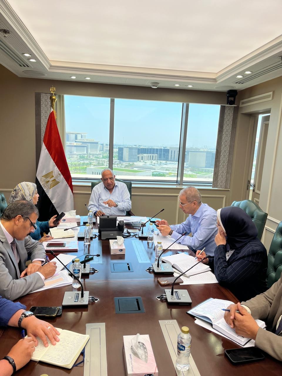 وزير الكهرباء يجتمع برؤساء الشركات بالقطاع