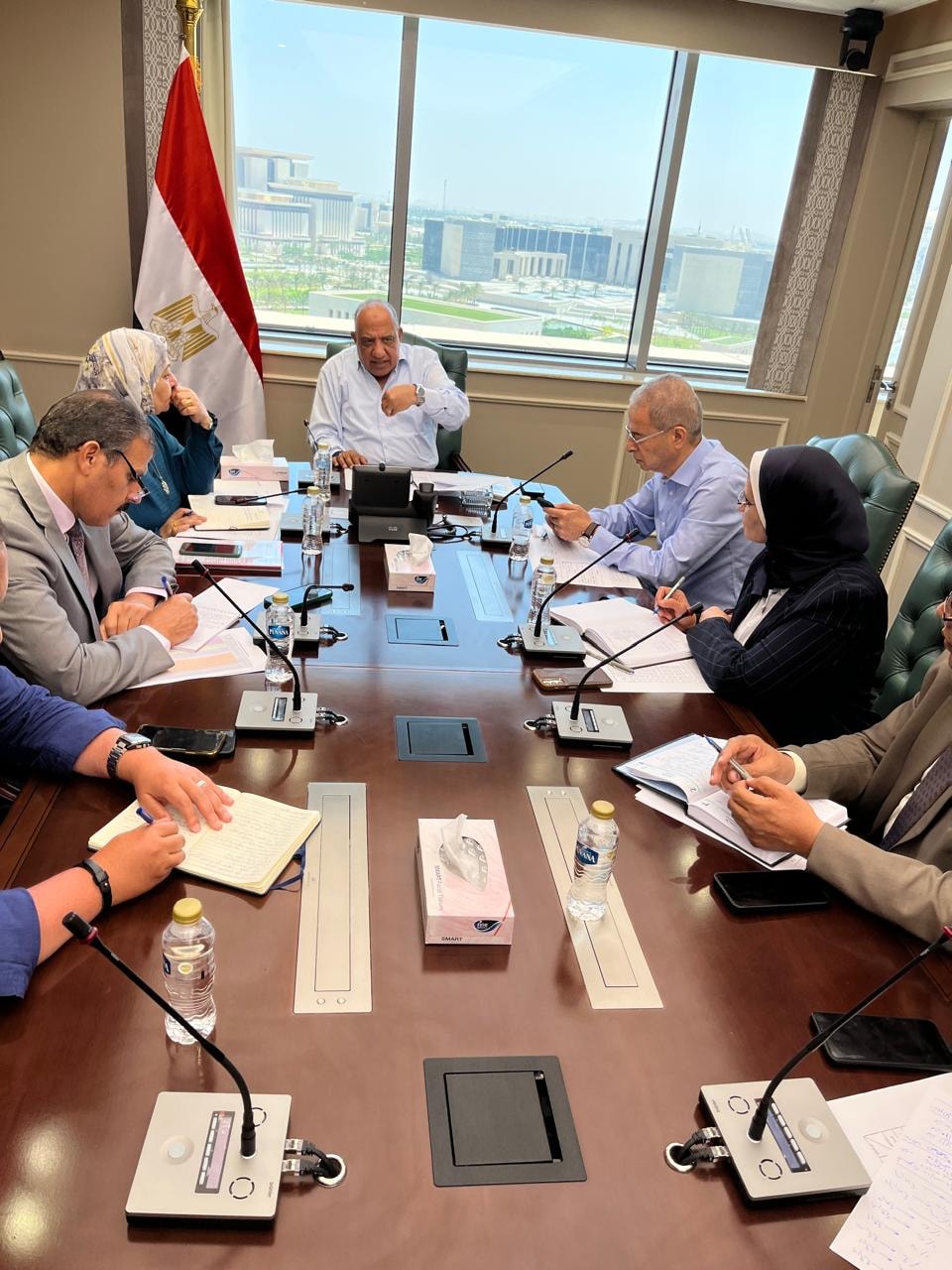وزير الكهرباء يجتمع برؤساء الشركات بالقطاع