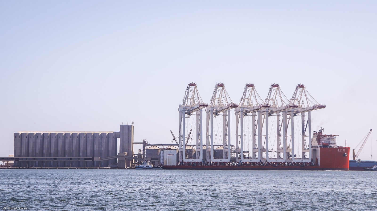 ميناء دمياط يستقبل السفينة ZHEN HUA 33 القادمة من الصين
