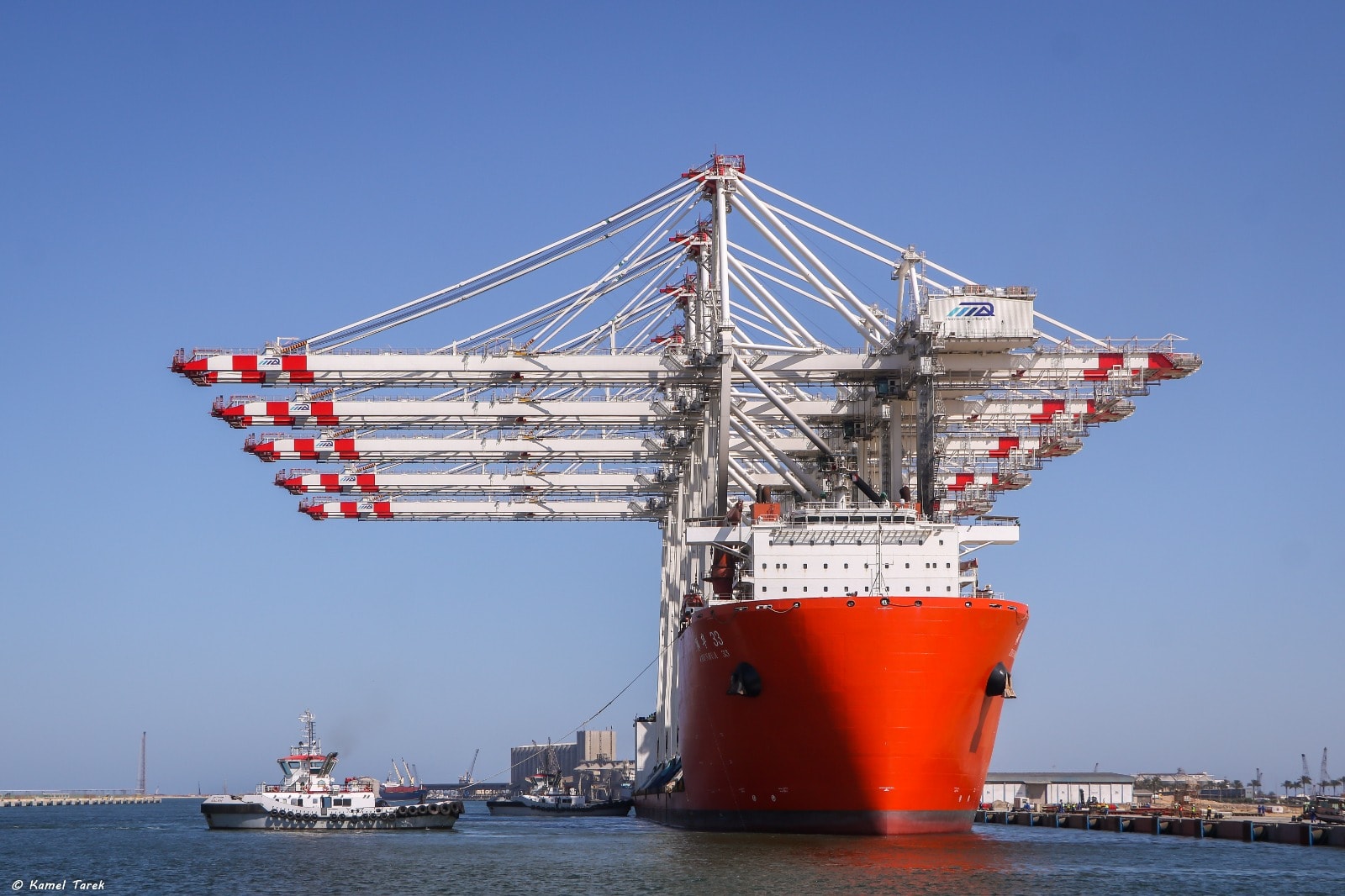 ميناء دمياط يستقبل السفينة ZHEN HUA 33 القادمة من الصين