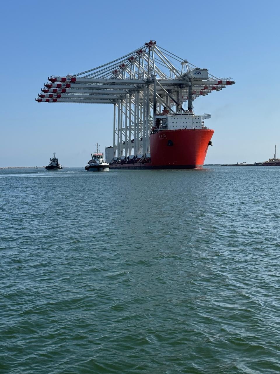 ميناء دمياط يستقبل السفينة ZHEN HUA 33 القادمة من الصين