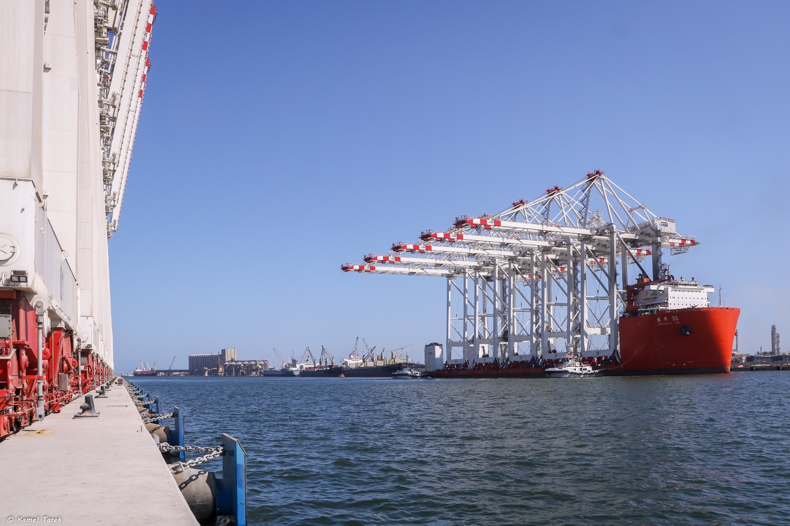 ميناء دمياط يستقبل السفينة ZHEN HUA 33 القادمة من الصين