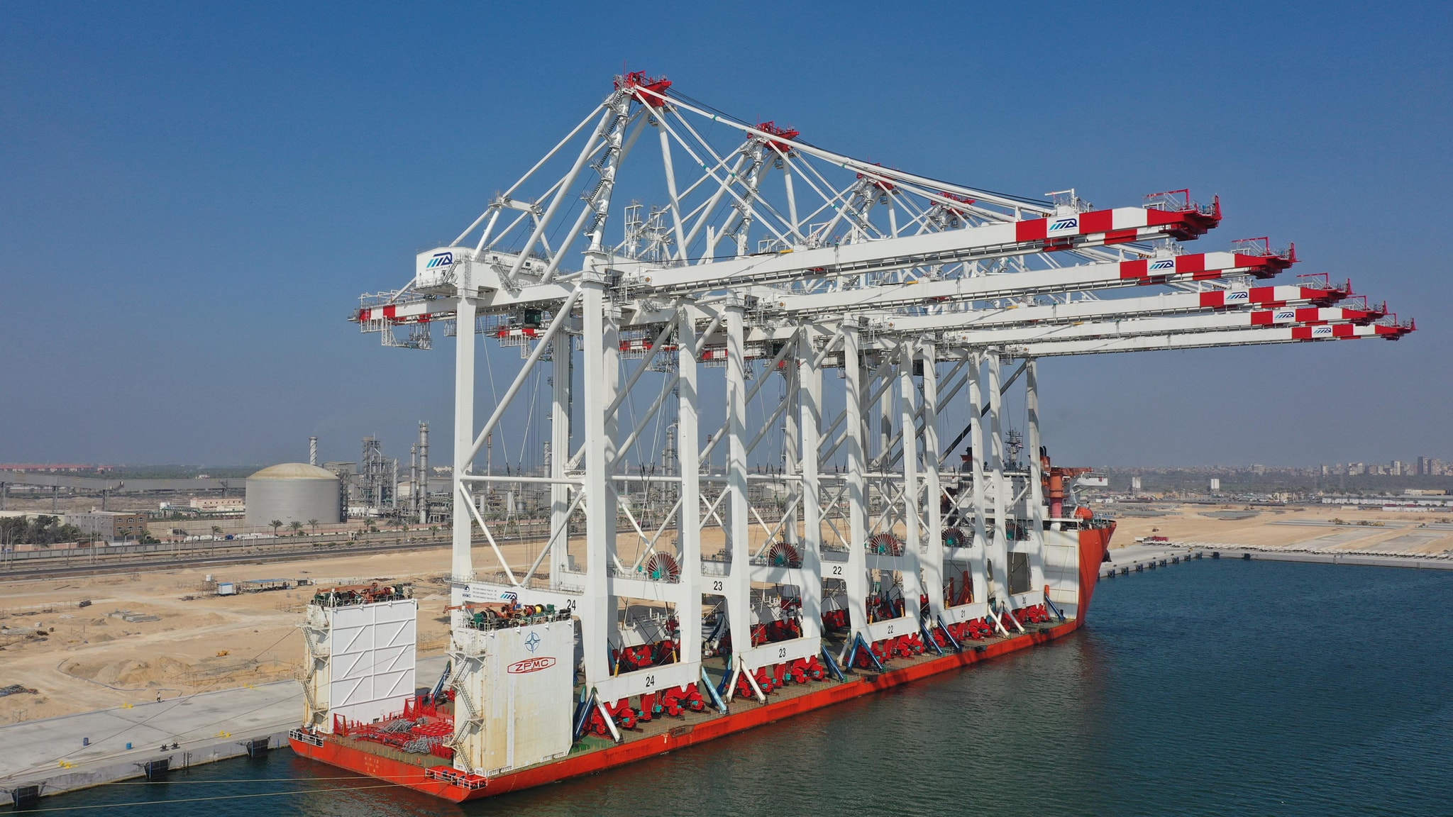 ميناء دمياط يستقبل السفينة ZHEN HUA 33 القادمة من الصين