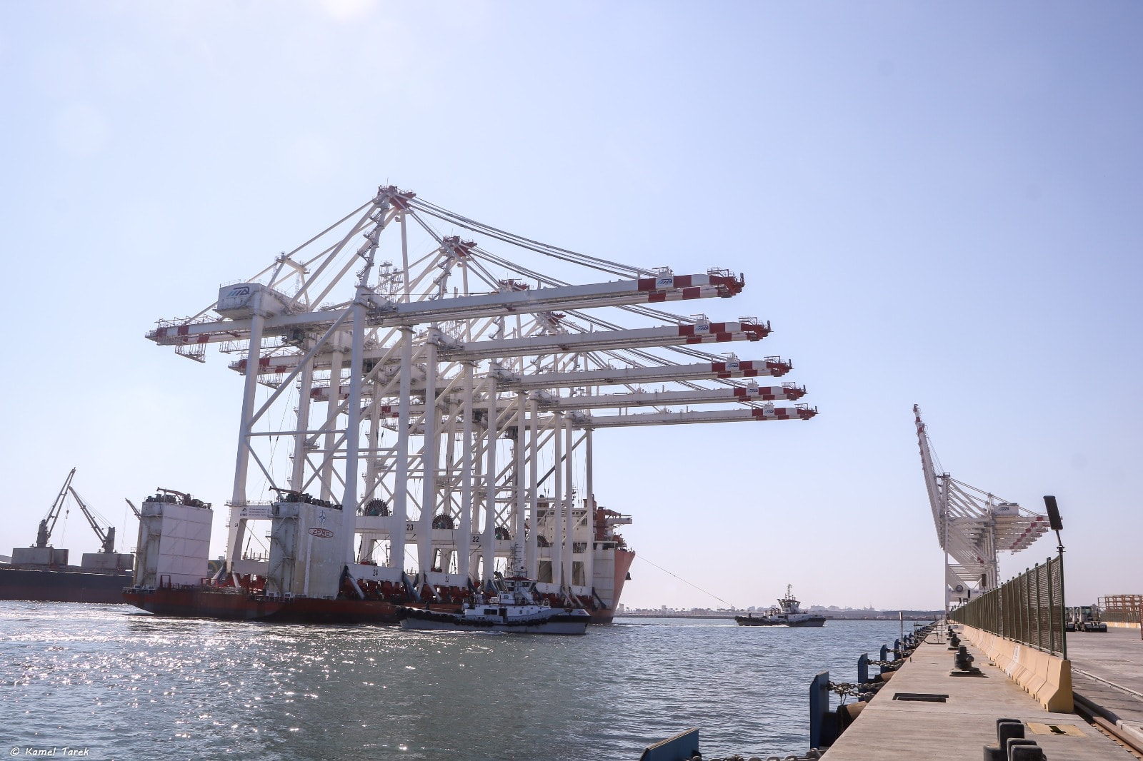 ميناء دمياط يستقبل السفينة ZHEN HUA 33 القادمة من الصين