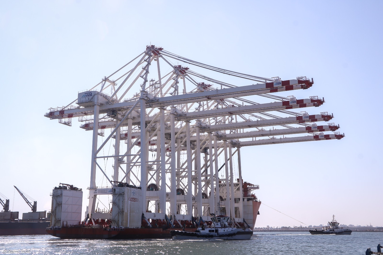 ميناء دمياط يستقبل السفينة ZHEN HUA 33 القادمة من الصين
