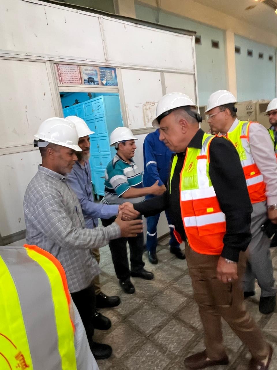 وزير الكهرباء يتفقد محطة توليد كهرباء السد العالي بأسوان