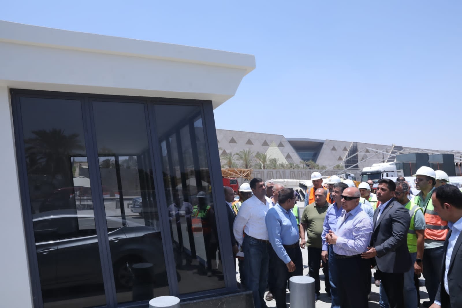 الوزير يتابع جاهزية الدائري والأتوبيس الترددي بمنطقة المتحف المصري