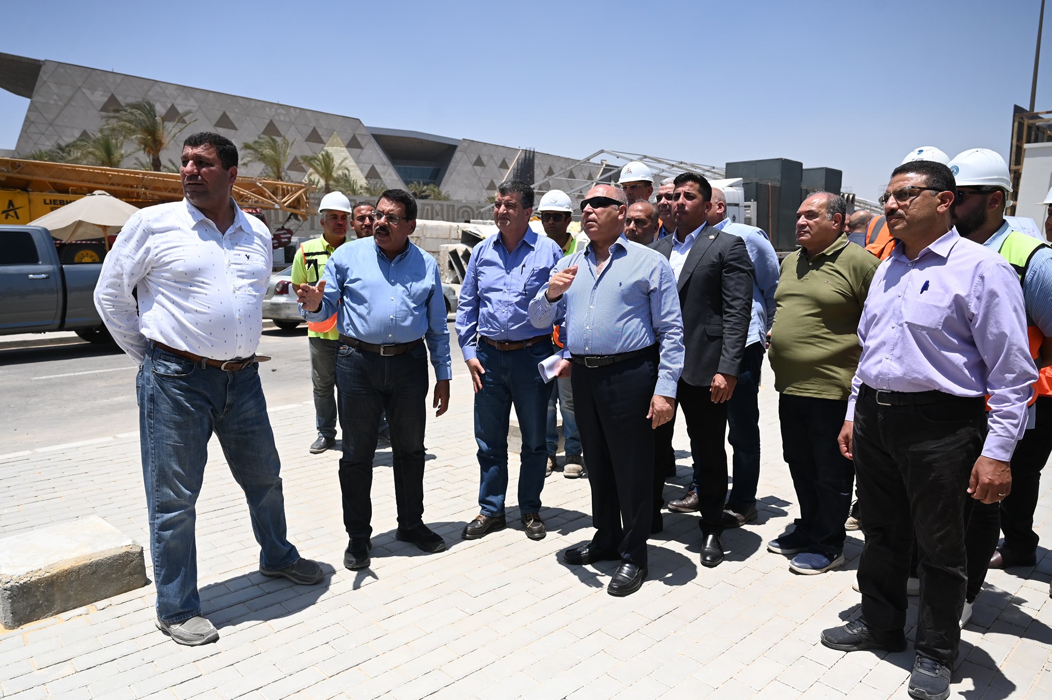 الوزير يتابع جاهزية الدائري والأتوبيس الترددي بمنطقة المتحف المصري