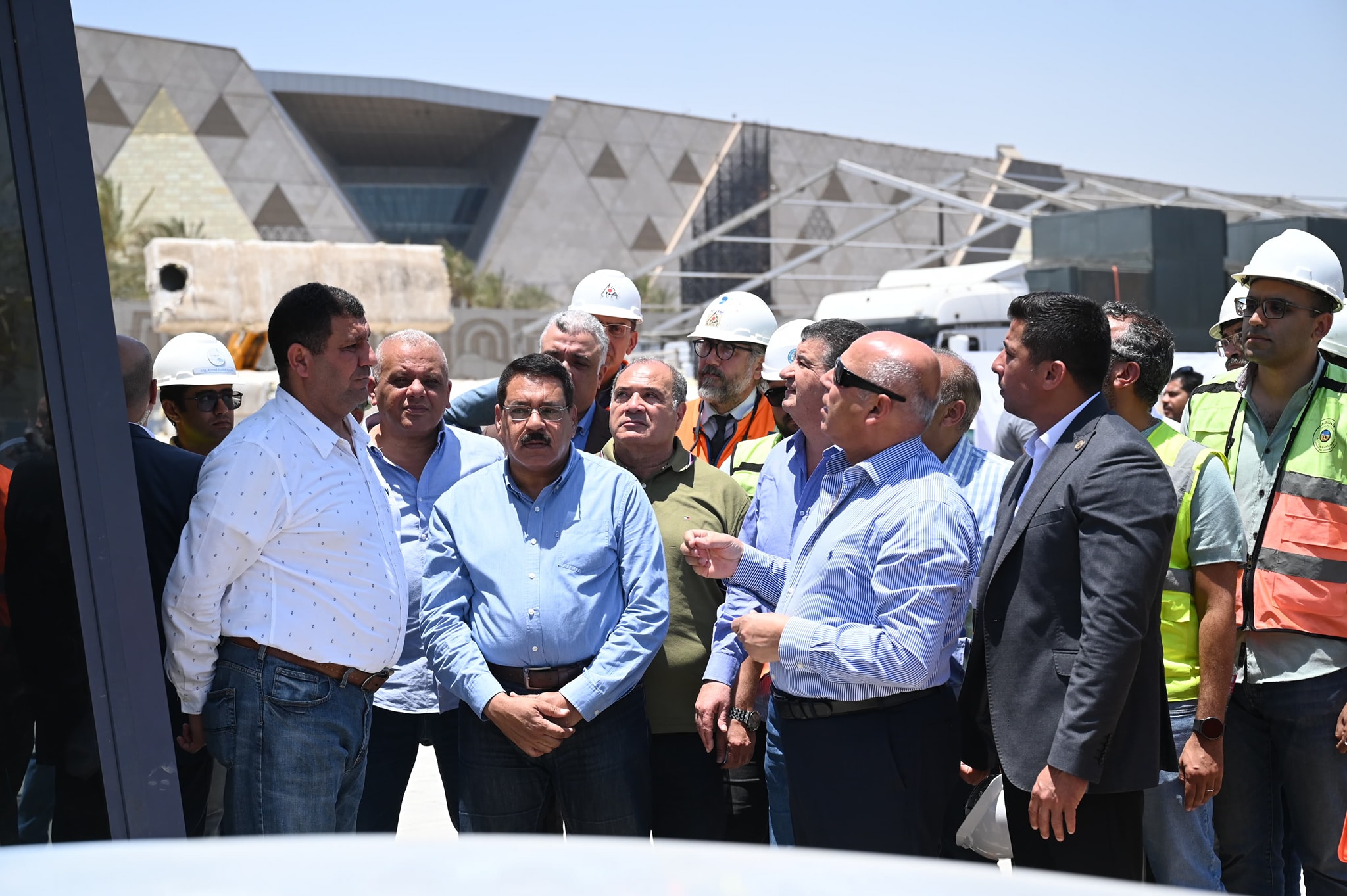 الوزير يتابع جاهزية الدائري والأتوبيس الترددي بمنطقة المتحف المصري